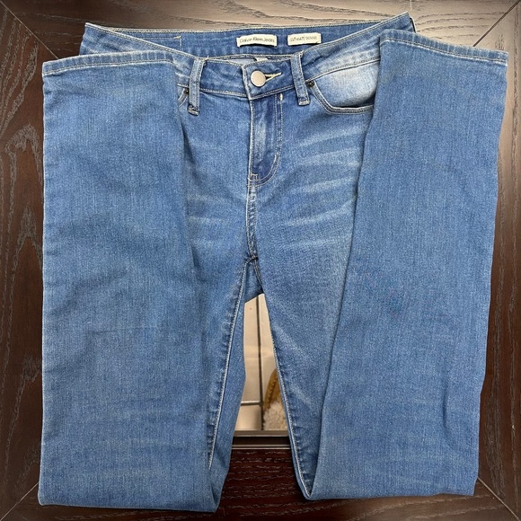 *CALVIN KLEIN* Medium Wash Ultimate Skinny Fashion Jeans Size 4 - Picture 3 of 10